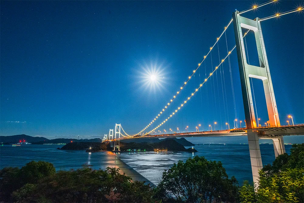 @keigoon_photo 来島海峡大橋ライトアップ(今治市)