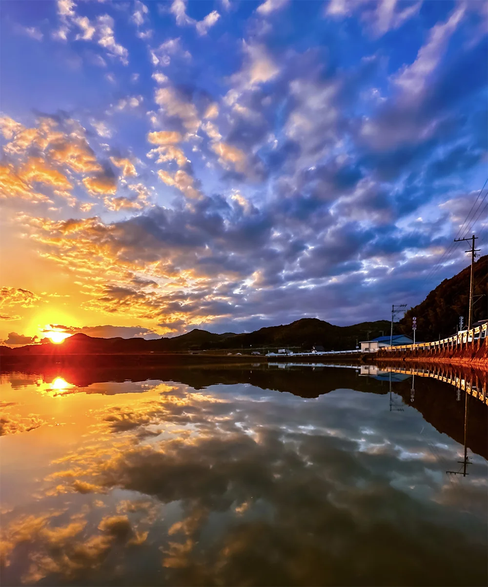 @juns0129 夕陽のリフレクション(宇和島市三間町)