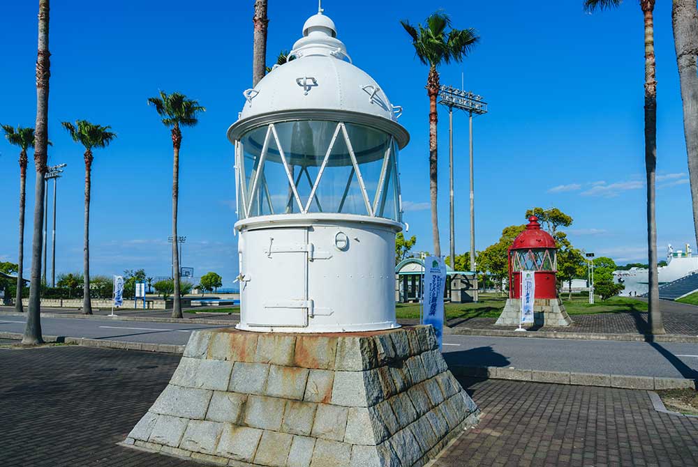 海を感じさせる美しい灯台